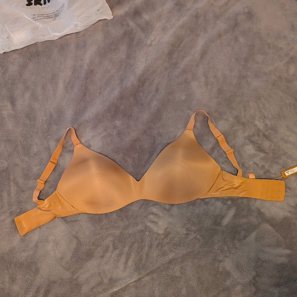 SKIMS Warm Beige Seamless Bra